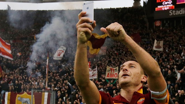 Roma: biglietti della metro con Totti per il suo 39° compleanno Roma: biglietti della metro con Totti per il suo 39° compleanno