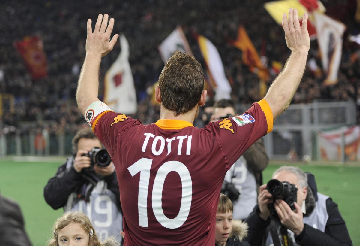 Galleria foto 'Roma: biglietti della metro con Totti per il suo 39° compleanno' - foto 24