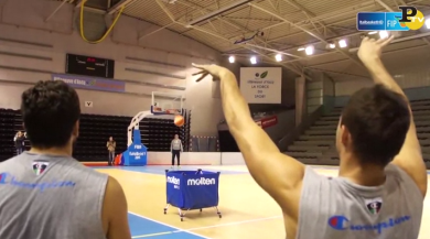 Fenomeno Gallinari: fa canestro da seduto!