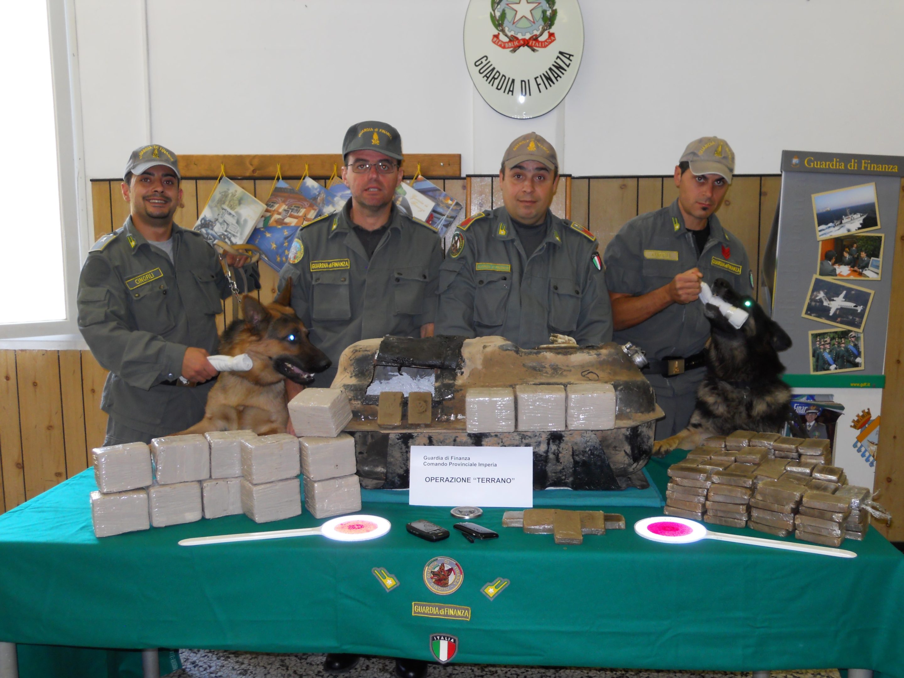 Droga, tabacco, denaro, esplosivi: ecco i cani delle forze dell’ordine