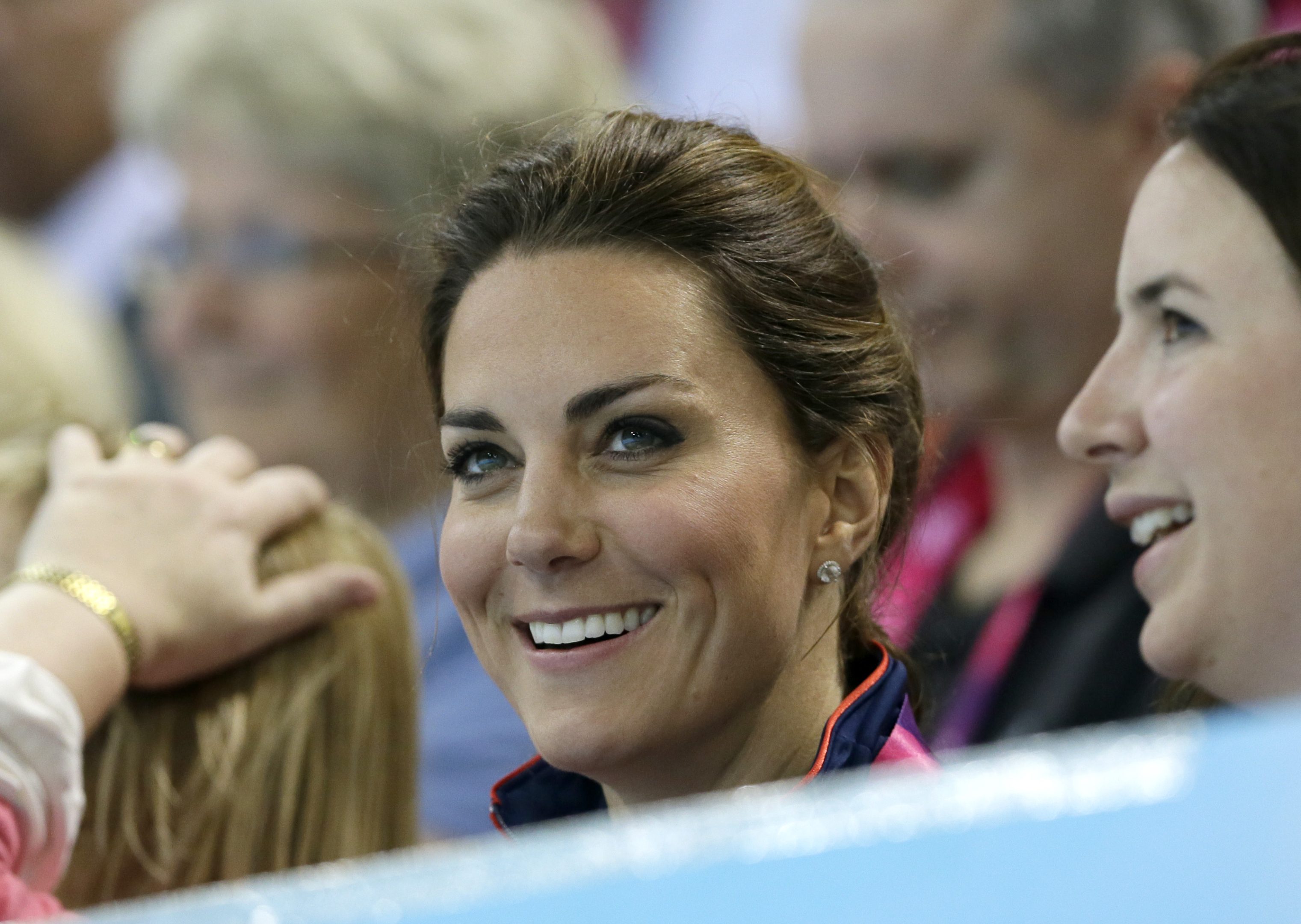 Kate Middleton sedotta dalla frangetta Kate Middleton sedotta dalla frangetta