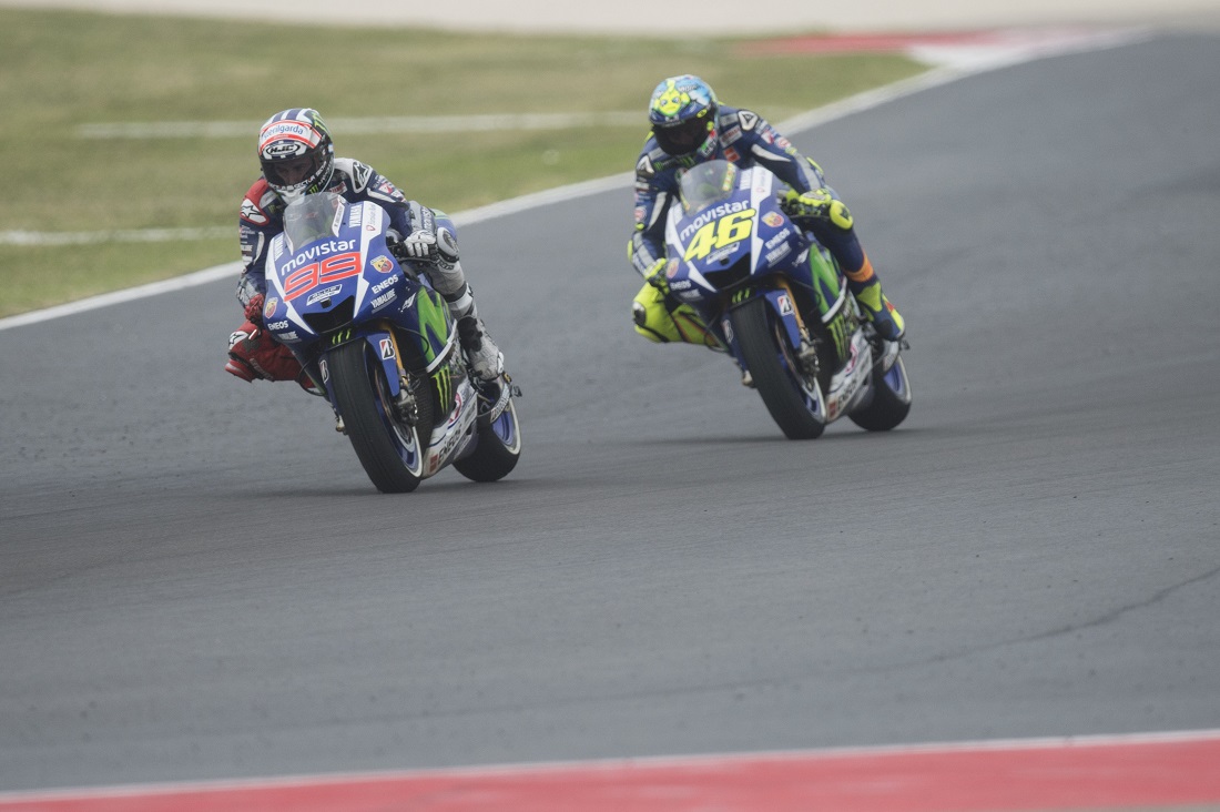 Gp San Marino: Rossi batte Lorenzo, la fortuna c’entra poco