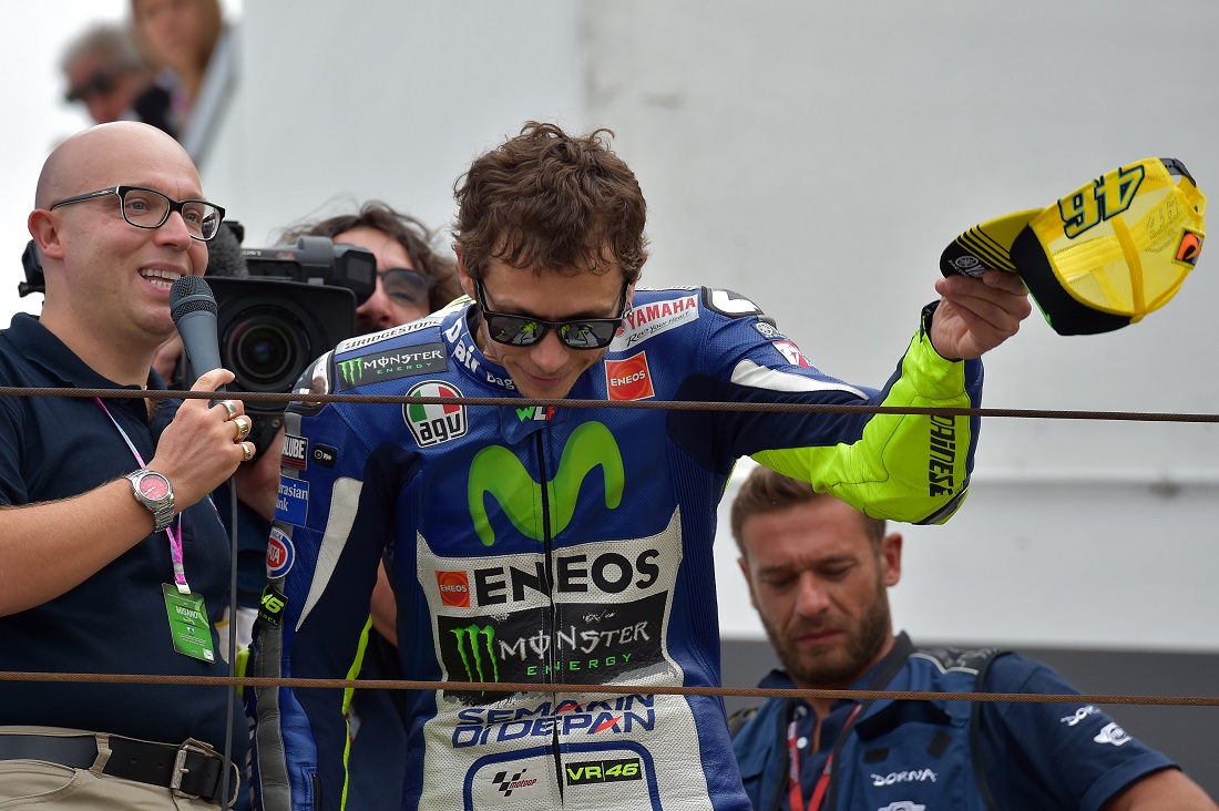 Gp San Marino: Rossi batte Lorenzo, la fortuna c’entra poco