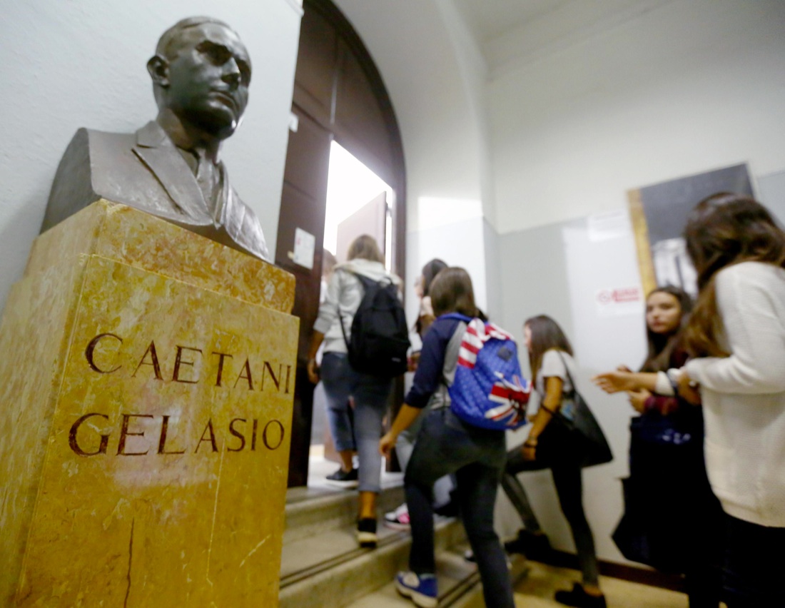 Primo giorno di scuola per 9 milioni di studenti, le foto Primo giorno di scuola per 9 milioni di studenti, le foto