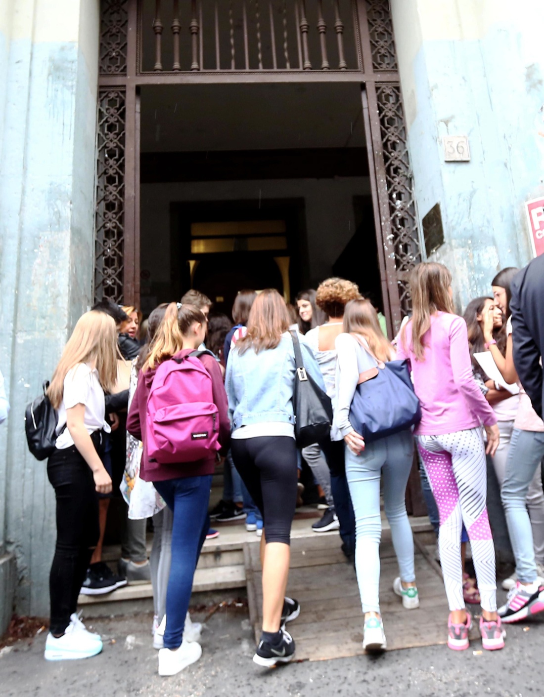 Primo giorno di scuola per 9 milioni di studenti, le foto Primo giorno di scuola per 9 milioni di studenti, le foto