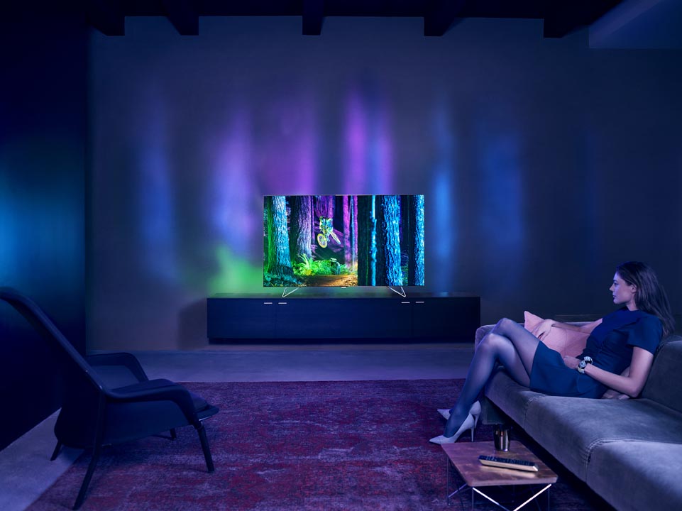 Philips AmbiLux, la TV che esce dagli schermi Philips AmbiLux, la TV che esce dagli schermi
