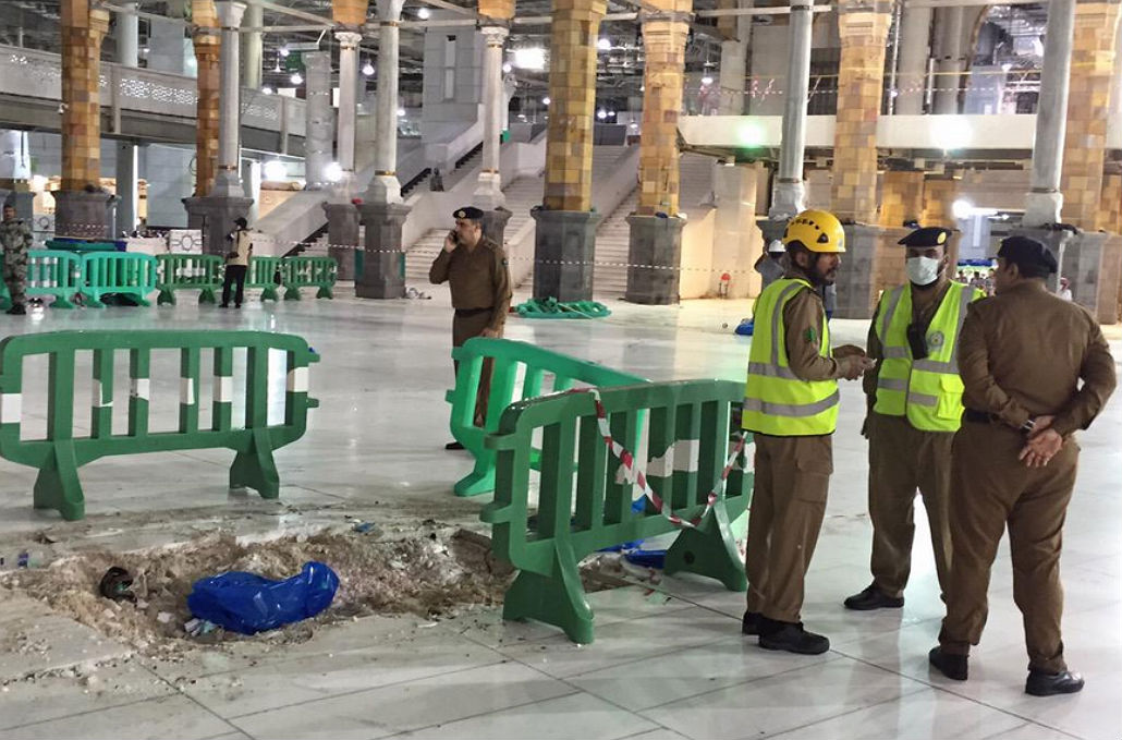 Mecca: una gru sulla Grande Moschea, decine di morti – Foto, Video