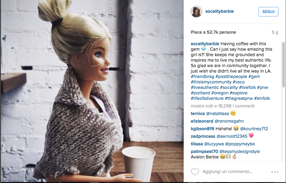 La Barbie hypster che si fa beffa della Instagram mania La Barbie hypster che si fa beffa della Instagram mania