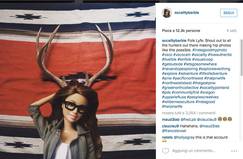 La Barbie hypster che si fa beffa della Instagram mania La Barbie hypster che si fa beffa della Instagram mania