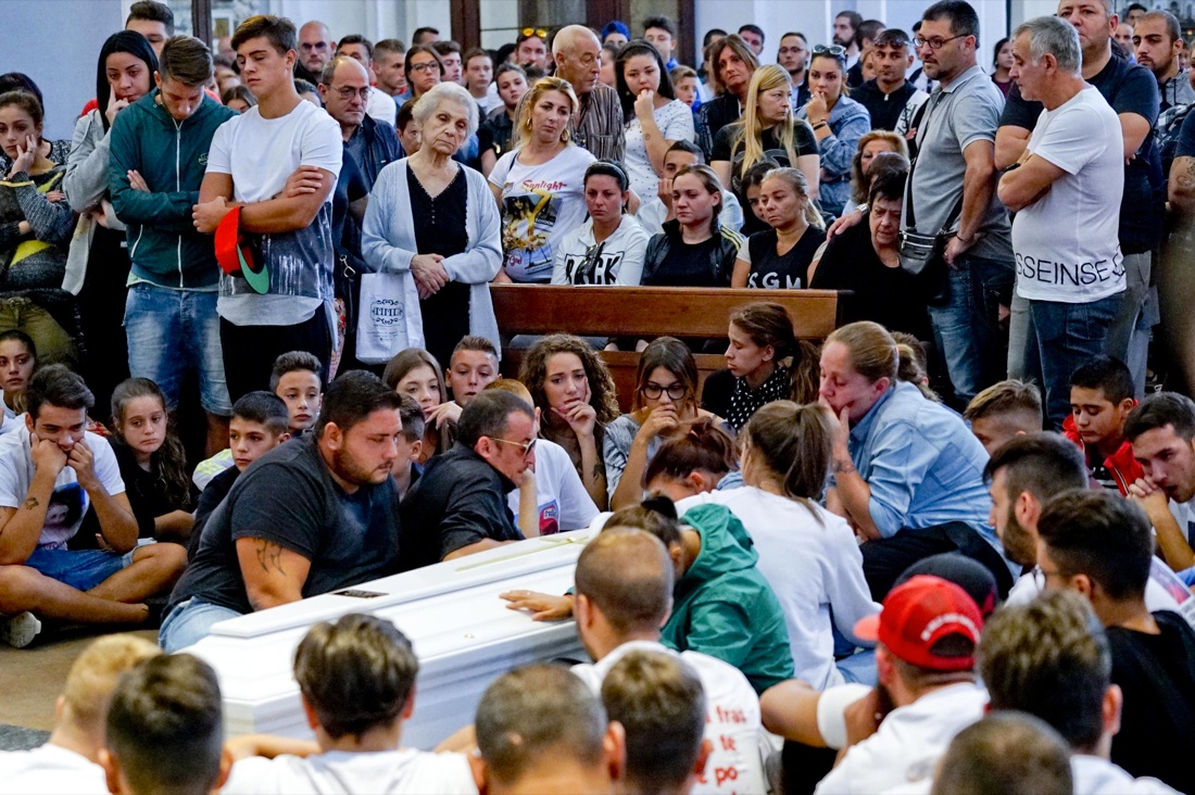 I funerali di Genny ucciso a 17 anni nel rione Sanità – Le foto