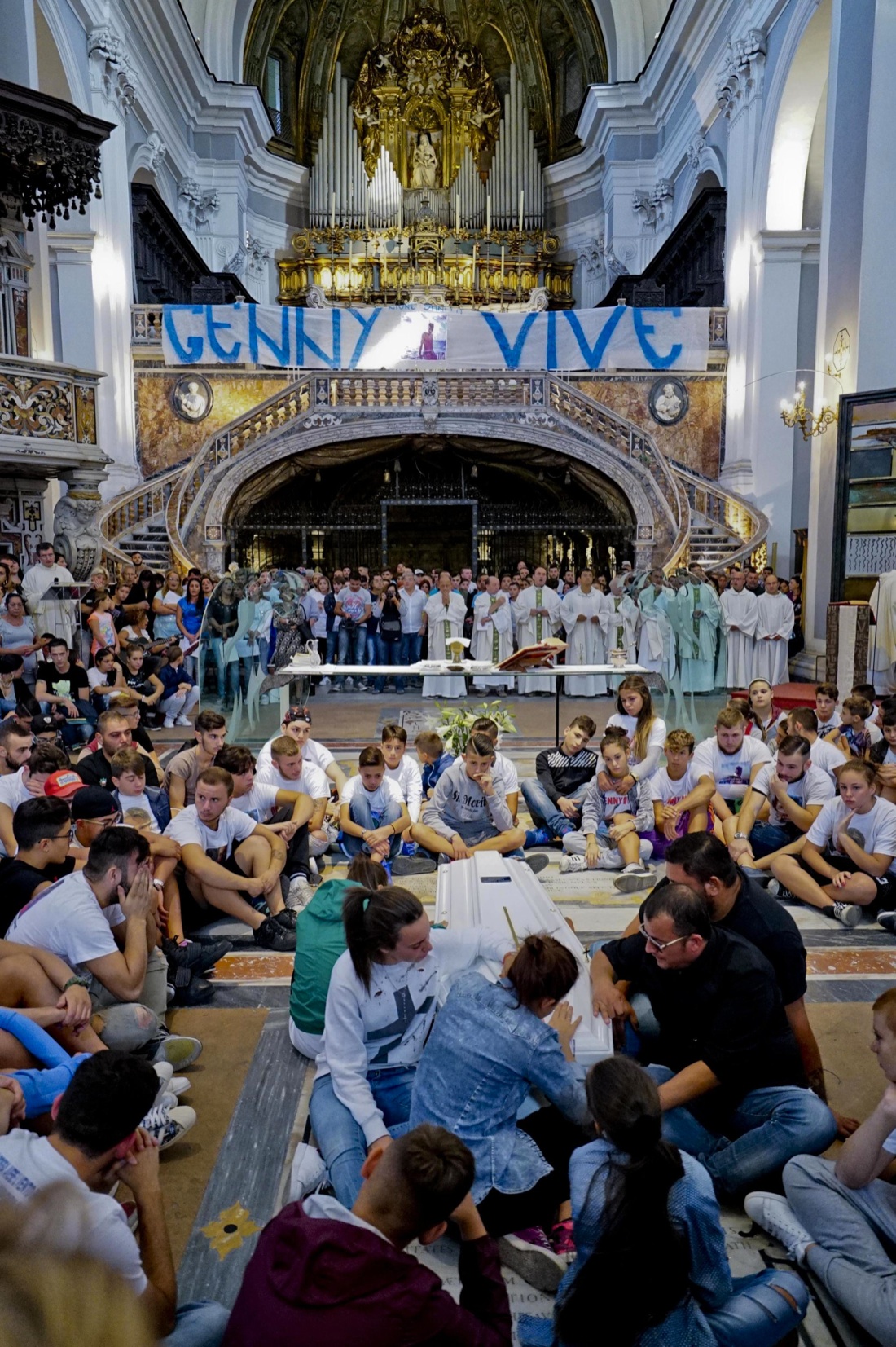 I funerali di Genny ucciso a 17 anni nel rione Sanità – Le foto