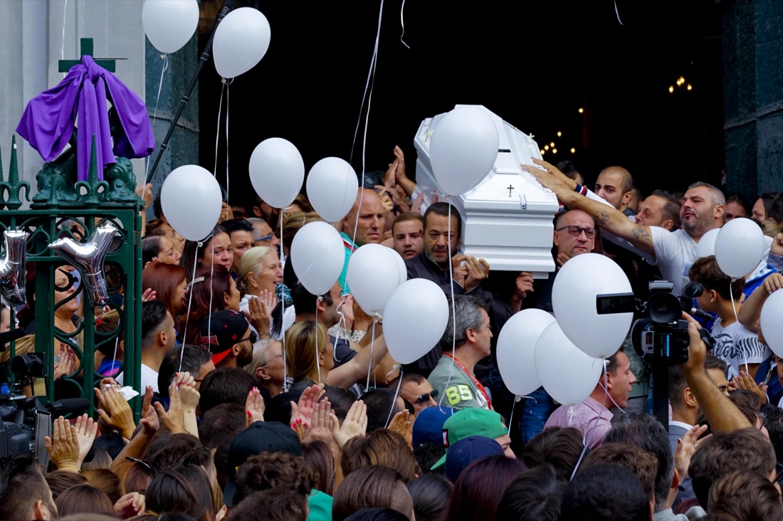 I funerali di Genny ucciso a 17 anni nel rione Sanità – Le foto