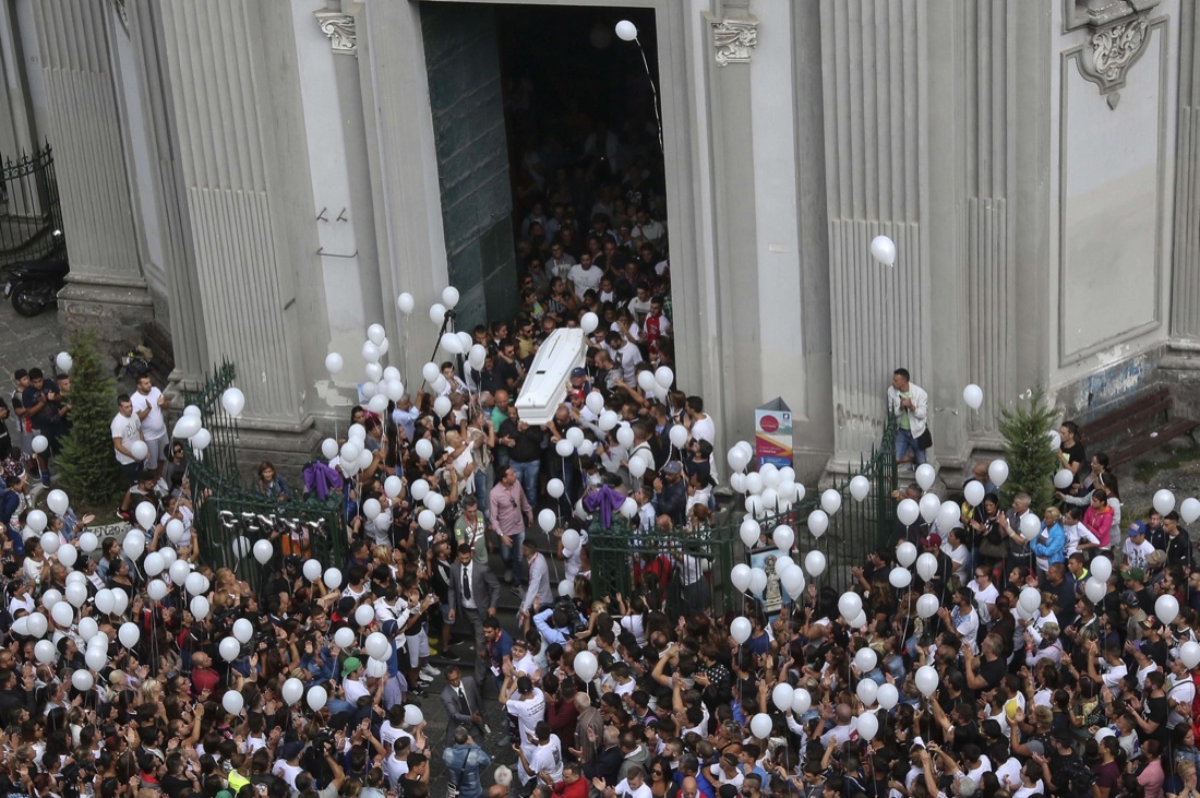 I funerali di Genny ucciso a 17 anni nel rione Sanità – Le foto