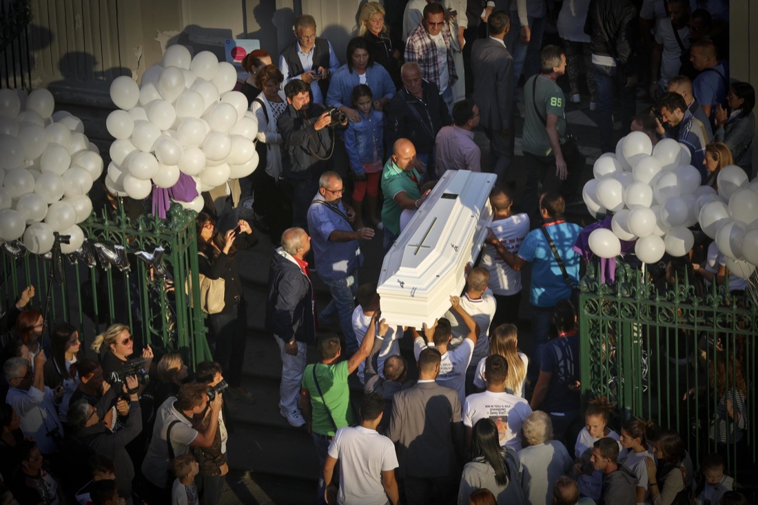 I funerali di Genny ucciso a 17 anni nel rione Sanità – Le foto