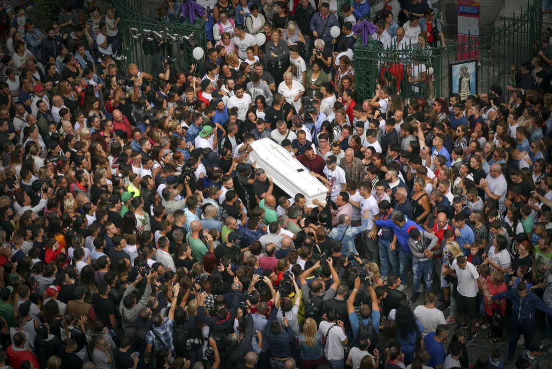 I funerali di Genny ucciso a 17 anni nel rione Sanità – Le foto
