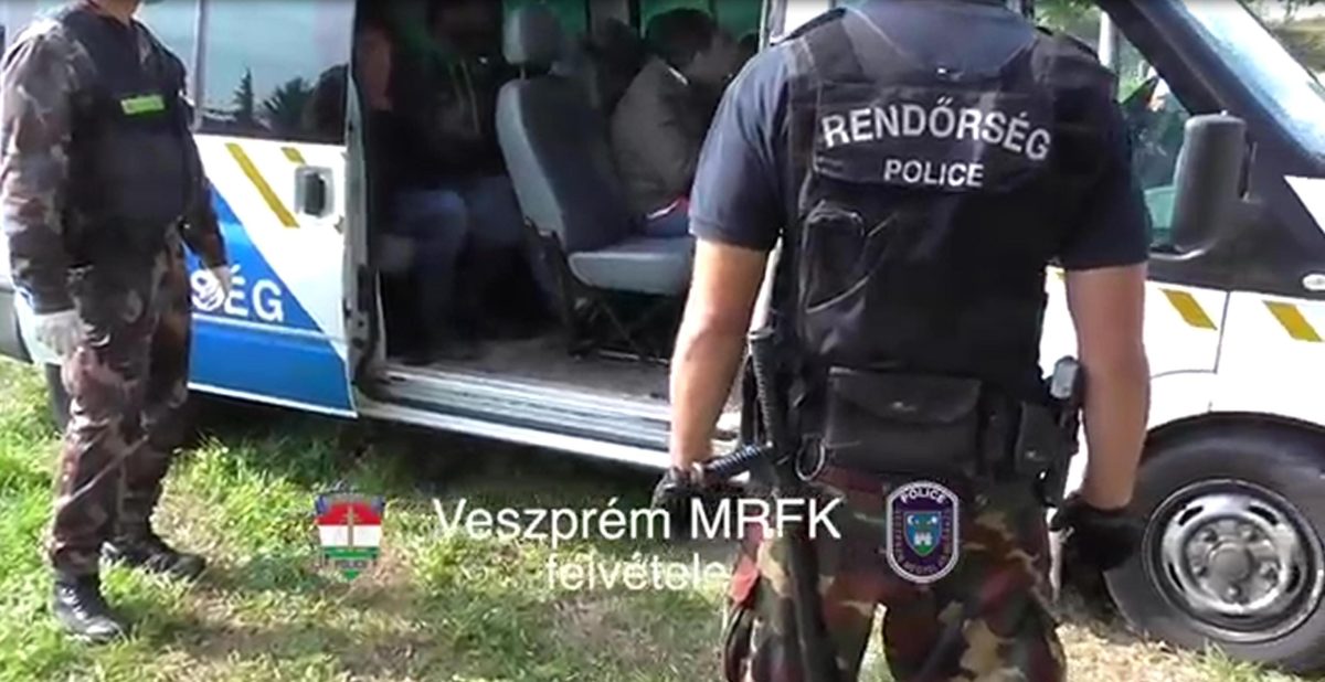 Galleria foto 'Ungheria: arrestato un italiano che trasportava 33 profughi siriani' - foto 1