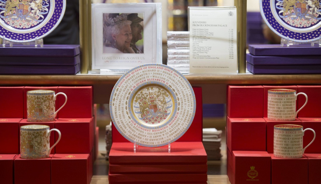 Elisabetta II, il Regno Unito in festa per la regina – Foto