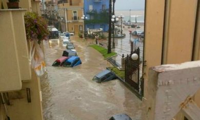 Sicilia, Giardini Naxos: bomba d’acqua e situazione critica – Foto e video