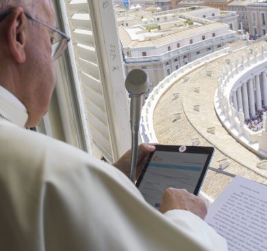 Papa Francesco: “ogni parrocchia accolga i profughi”