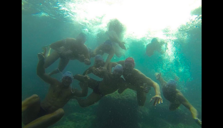 Italia – Spagna a Capri, lo spettacolo della pallanuoto in mare aperto Italia – Spagna a Capri, lo spettacolo della pallanuoto in mare aperto