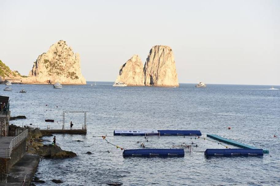 Italia – Spagna a Capri, lo spettacolo della pallanuoto in mare aperto Italia – Spagna a Capri, lo spettacolo della pallanuoto in mare aperto