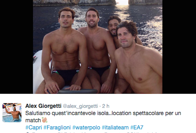 Italia – Spagna a Capri, lo spettacolo della pallanuoto in mare aperto Italia – Spagna a Capri, lo spettacolo della pallanuoto in mare aperto