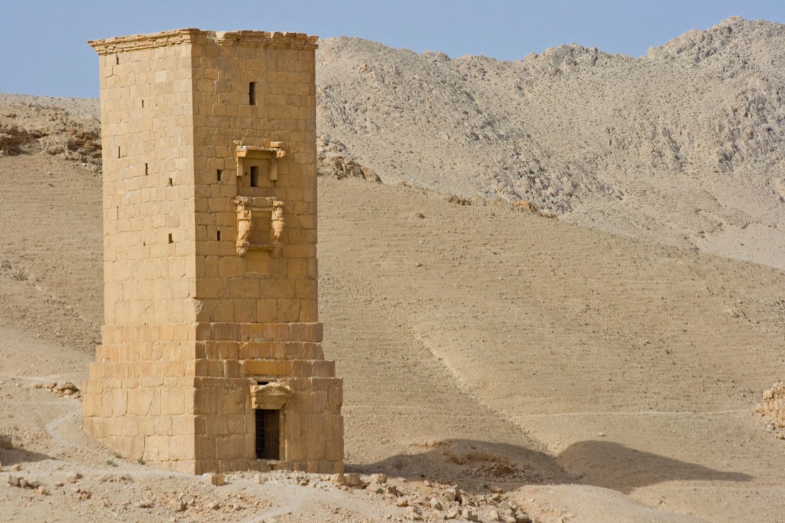 Isis, ultimo scempio: distrutte le antichissime tombe a torre di Palmira Isis, ultimo scempio: distrutte le antichissime tombe a torre di Palmira