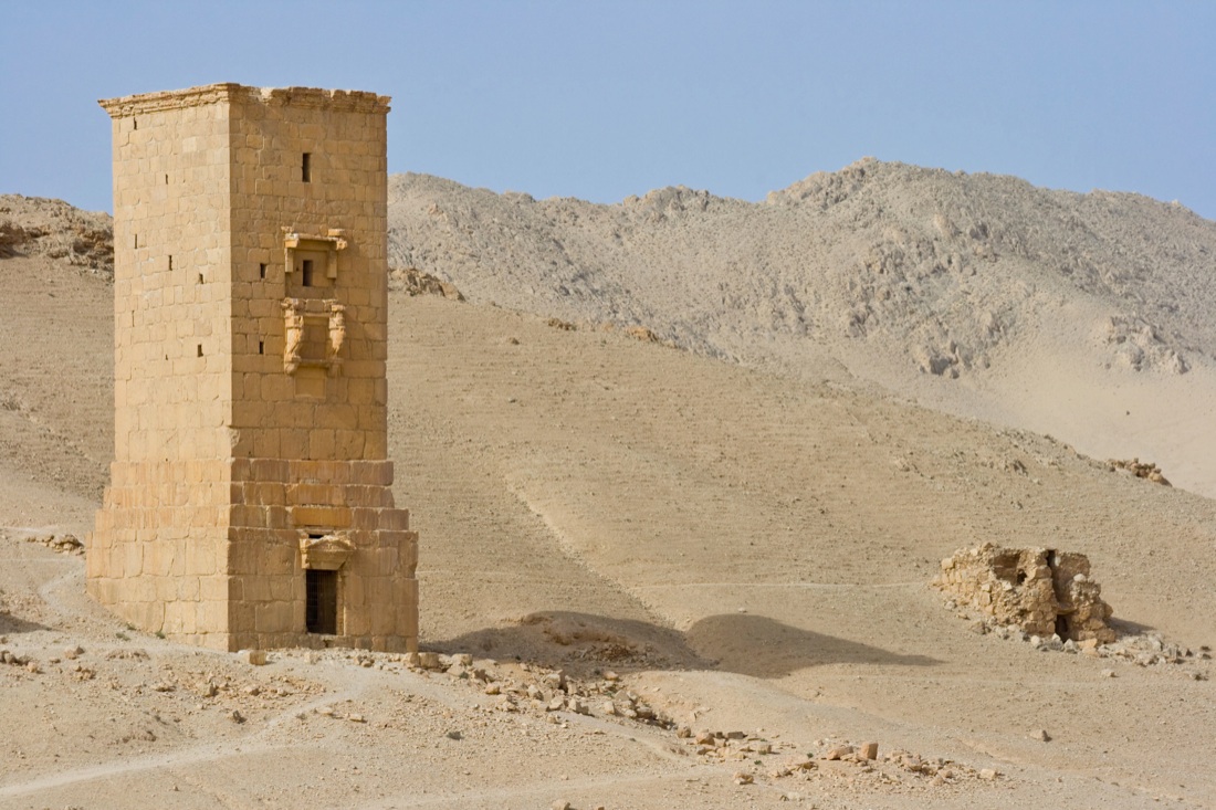 Isis, ultimo scempio: distrutte le antichissime tombe a torre di Palmira Isis, ultimo scempio: distrutte le antichissime tombe a torre di Palmira