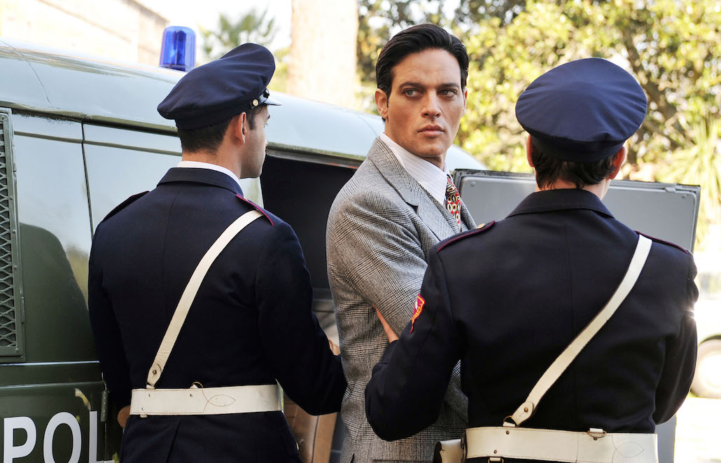 L’onore e il rispetto 4: Fortebracci si costituisce, Carmela vuole vendicarsi L’onore e il rispetto 4: Fortebracci si costituisce, Carmela vuole vendicarsi