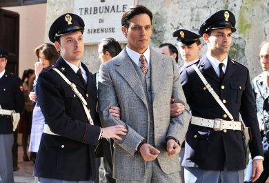 L’onore e il rispetto 4: Fortebracci si costituisce, Carmela vuole vendicarsi