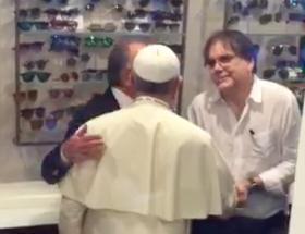 Gli occhiali nuovi di Papa Francesco