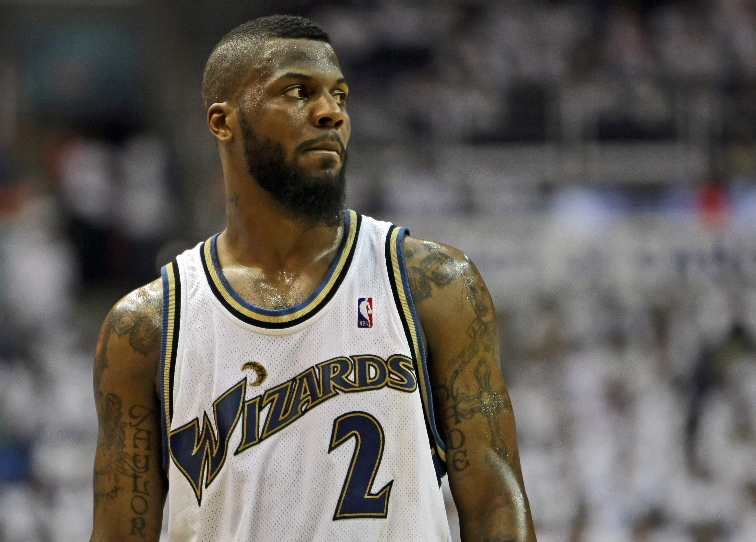 Nba, Dwight Howard sorpreso in aeroporto con una pistola