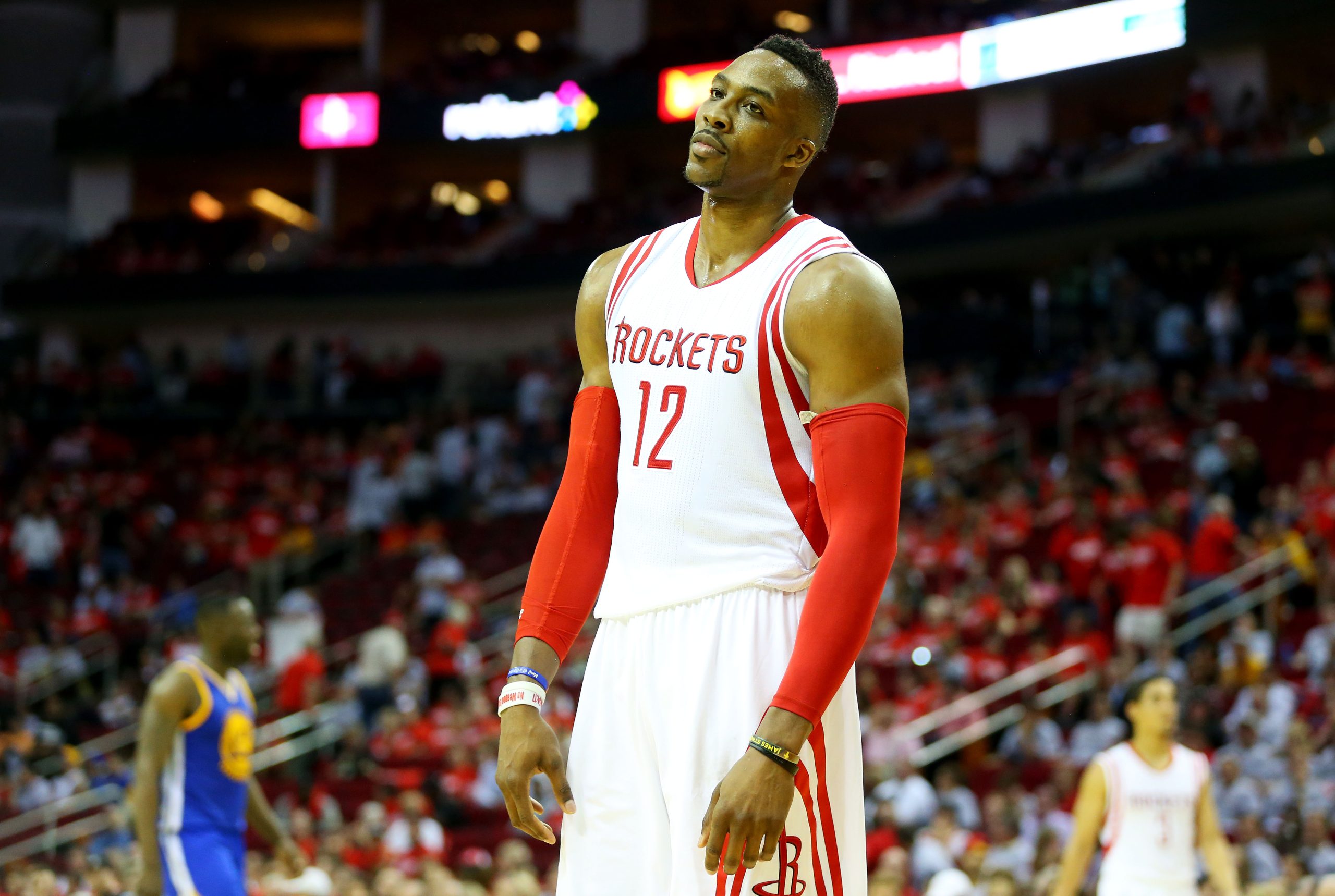 Nba, Dwight Howard sorpreso in aeroporto con una pistola