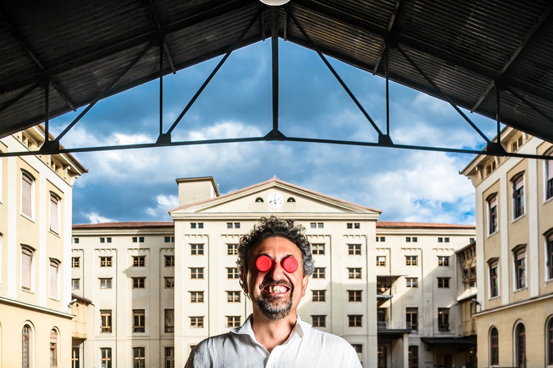 Acqua pulita dai tappi di plastica