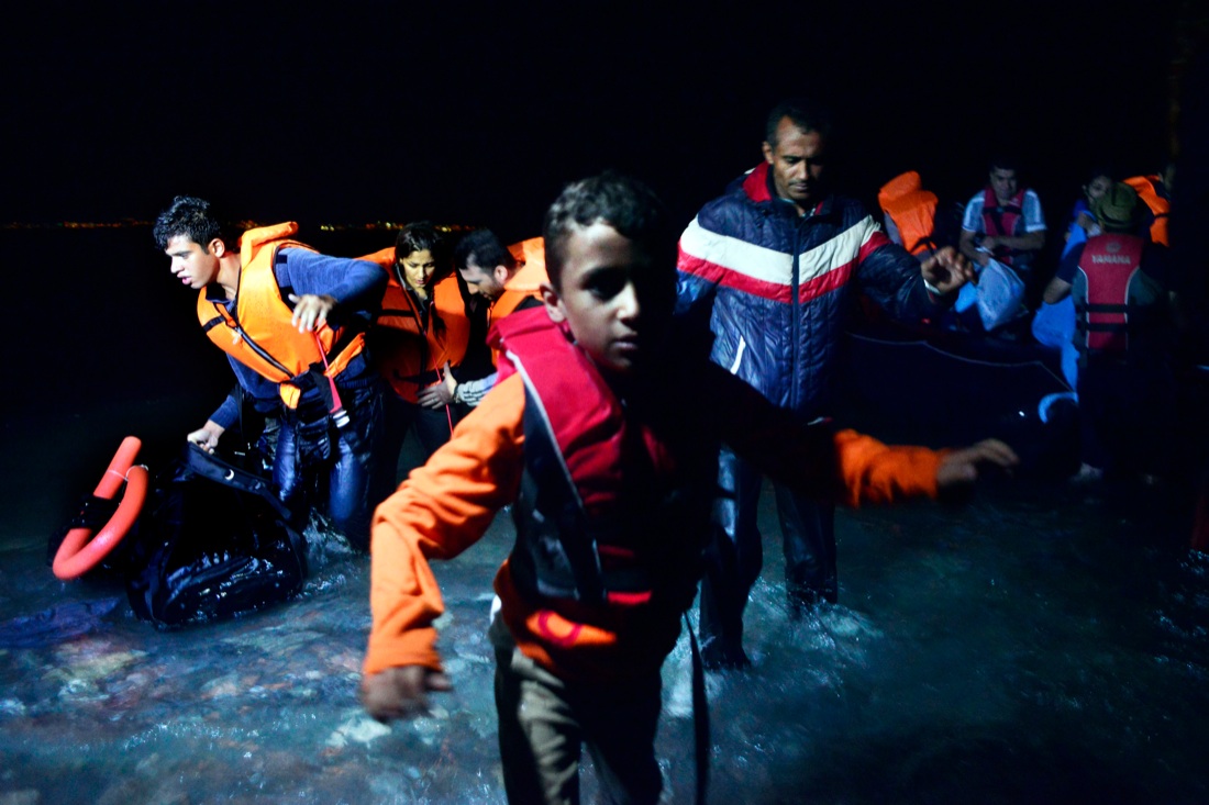 Così la turista greca ha salvato il migrante siriano Così la turista greca ha salvato il migrante siriano