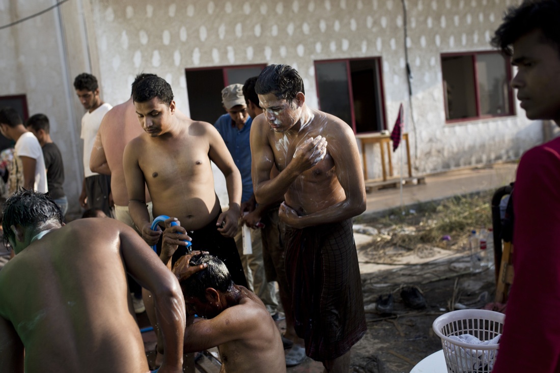 Così la turista greca ha salvato il migrante siriano Così la turista greca ha salvato il migrante siriano