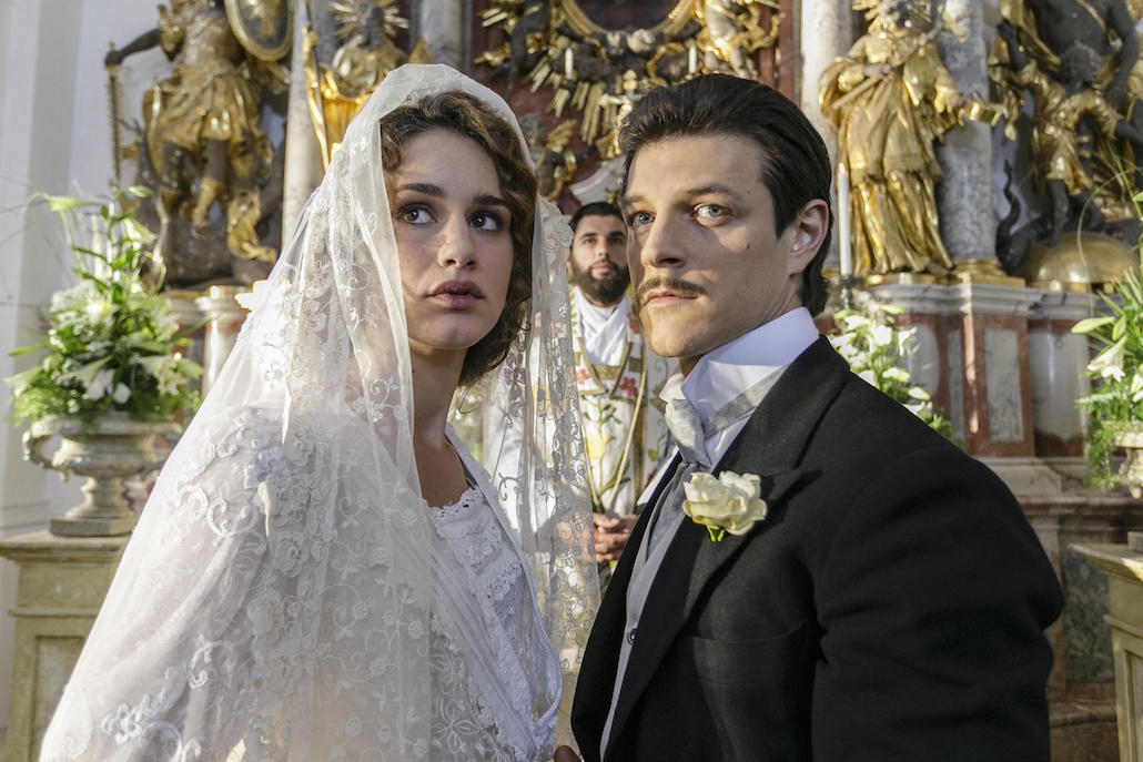 Grand Hotel: amori e misteri nella nuova fiction di Rai Uno Grand Hotel: amori e misteri nella nuova fiction di Rai Uno