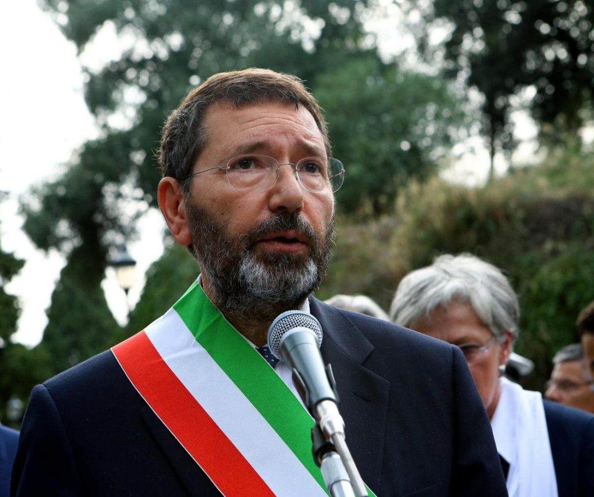 Galleria foto 'Marino lascia il Campidoglio e accusa il Pd' - foto 24