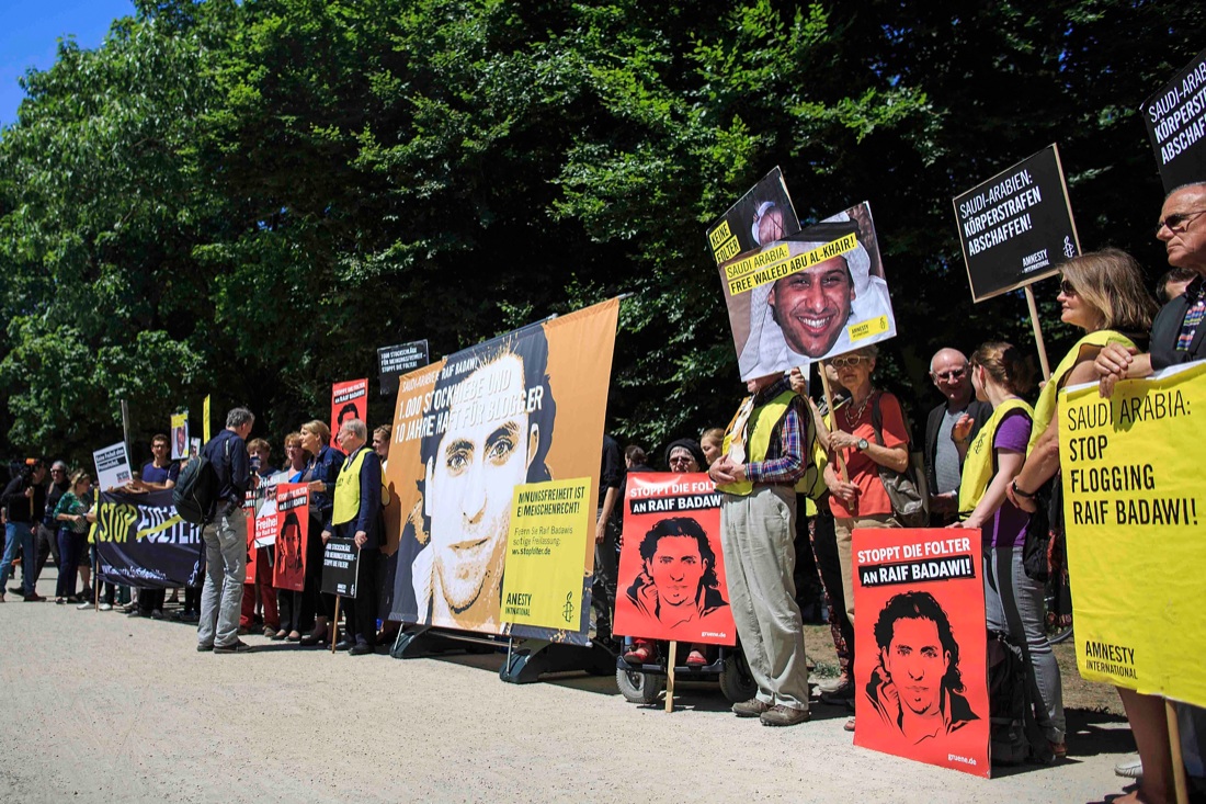 Perché l’Europa ha premiato il blogger saudita condannato a mille frustate