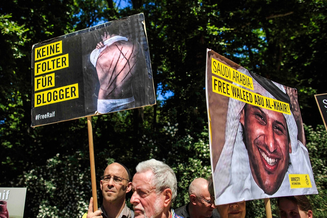 Perché l’Europa ha premiato il blogger saudita condannato a mille frustate