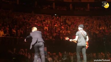 Due ragazzi italiani suonano con gli U2