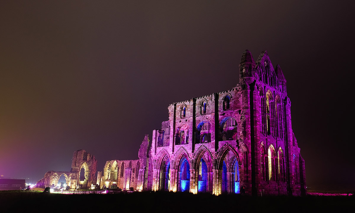 Luci da Halloween all’Abbazia di Whitby Luci da Halloween all’Abbazia di Whitby
