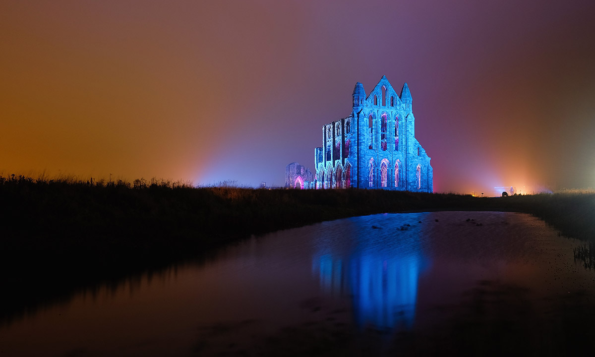 Luci da Halloween all’Abbazia di Whitby Luci da Halloween all’Abbazia di Whitby