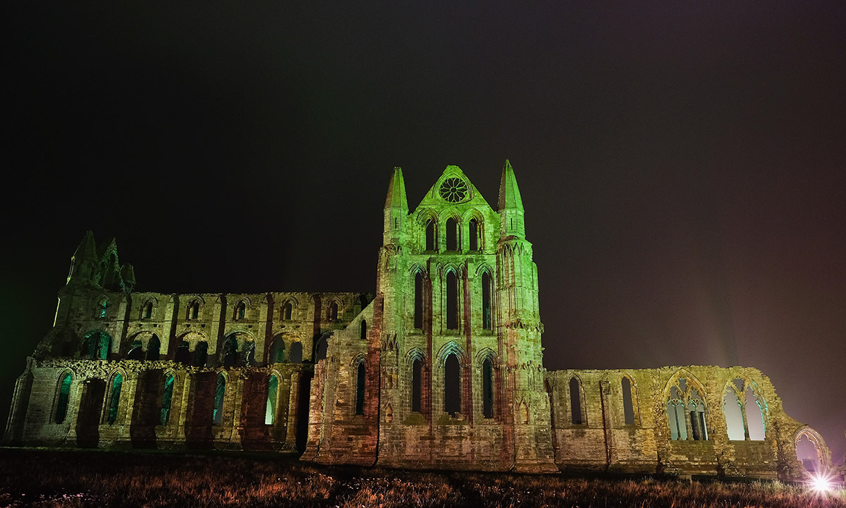 Luci da Halloween all’Abbazia di Whitby Luci da Halloween all’Abbazia di Whitby