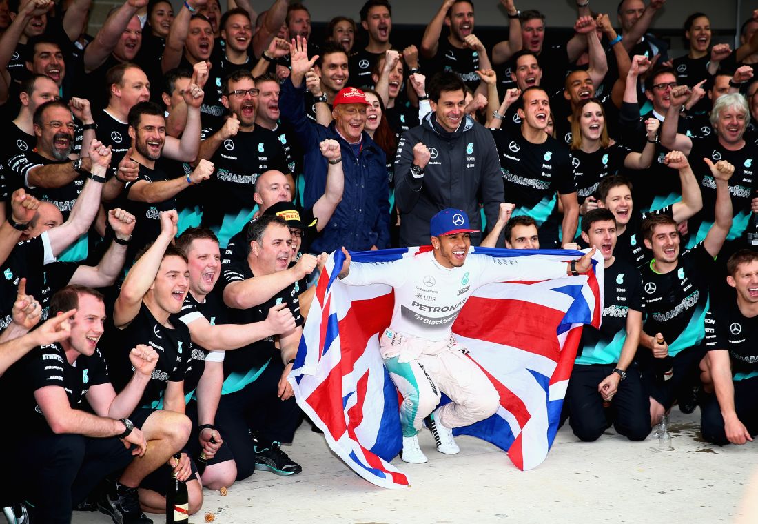 La grande festa di Hamilton ad Austin. Per lui, terzo mondiale La grande festa di Hamilton ad Austin. Per lui, terzo mondiale