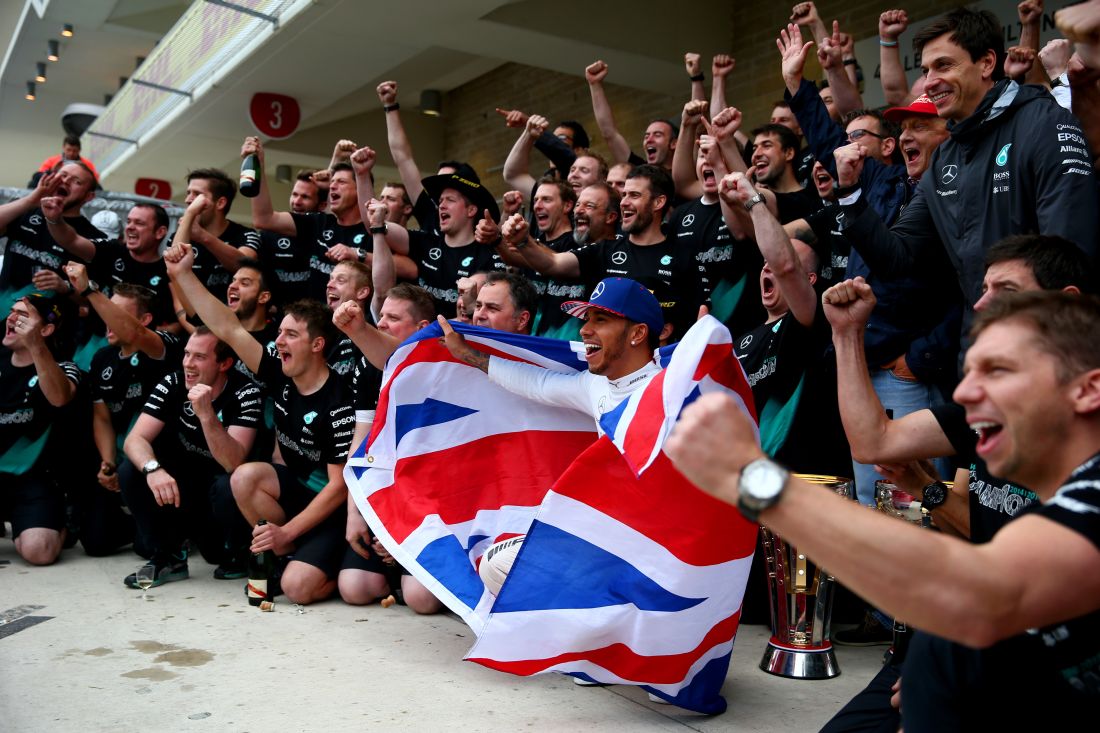 La grande festa di Hamilton ad Austin. Per lui, terzo mondiale La grande festa di Hamilton ad Austin. Per lui, terzo mondiale