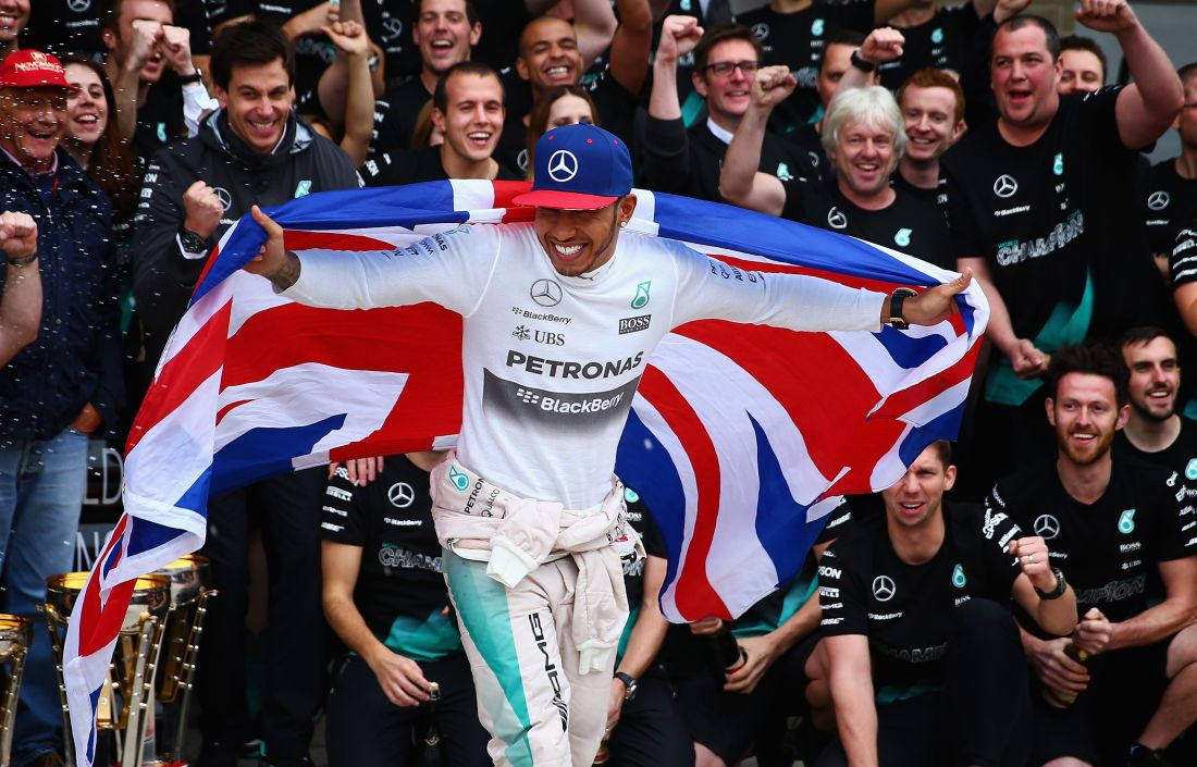 La grande festa di Hamilton ad Austin. Per lui, terzo mondiale La grande festa di Hamilton ad Austin. Per lui, terzo mondiale