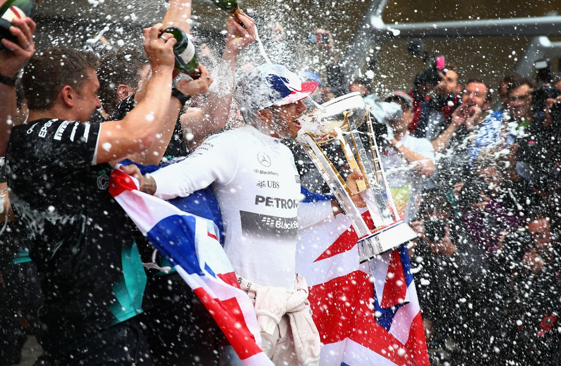 La grande festa di Hamilton ad Austin. Per lui, terzo mondiale La grande festa di Hamilton ad Austin. Per lui, terzo mondiale