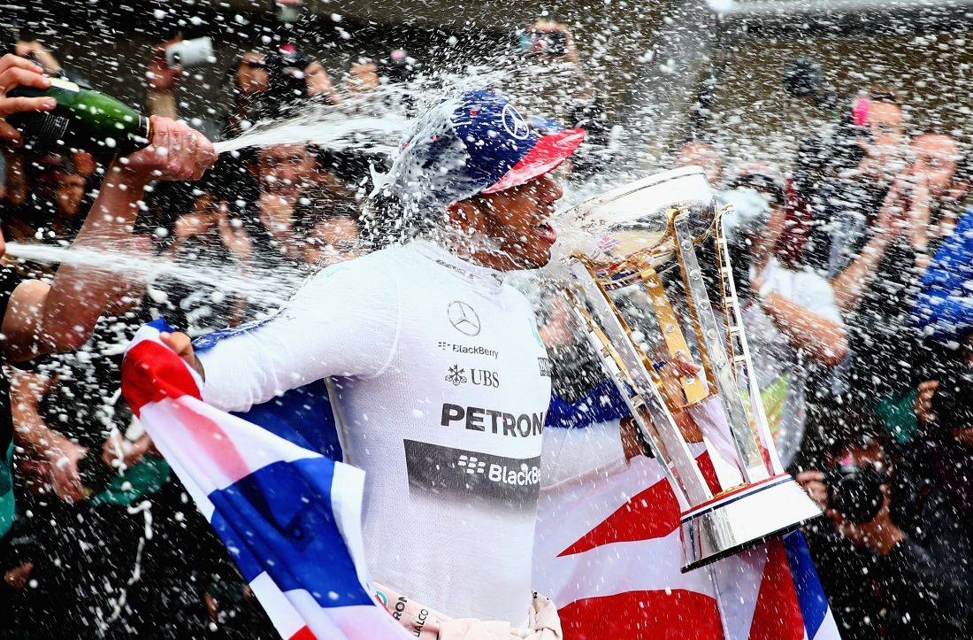 La grande festa di Hamilton ad Austin. Per lui, terzo mondiale La grande festa di Hamilton ad Austin. Per lui, terzo mondiale