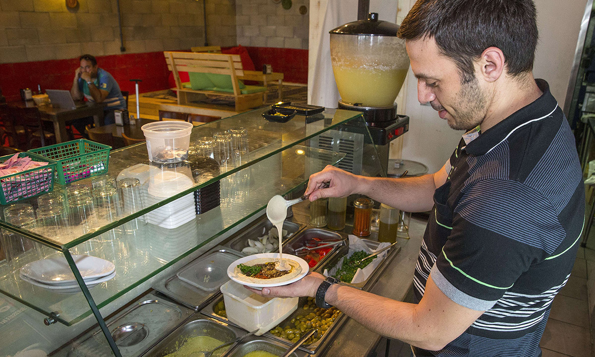 Israele, l’Hummus Bar della pace – Foto